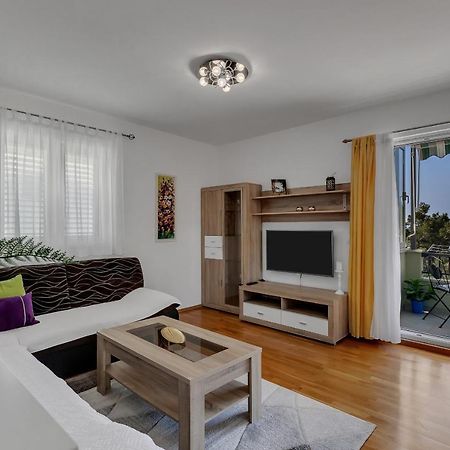 Apartment Pine Fine With Free Parking Makarska Bagian luar foto