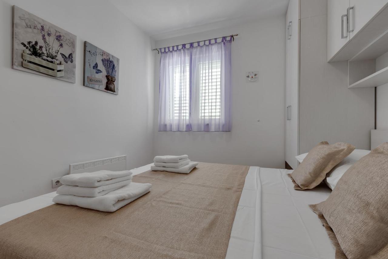 Apartment Pine Fine With Free Parking Makarska Bagian luar foto