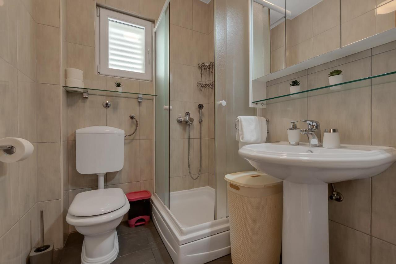 Apartment Pine Fine With Free Parking Makarska Bagian luar foto
